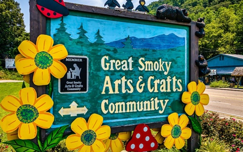 Immerse yourself in the vibrant arts and crafts community of Gatlinburg, where creativity meets tradition.  Stay in our charming cabin and let the inspiration flow! 