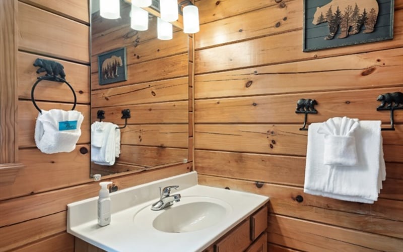 Large ensuite bathroom with vanity and shower/bath combo, with great water pressure!