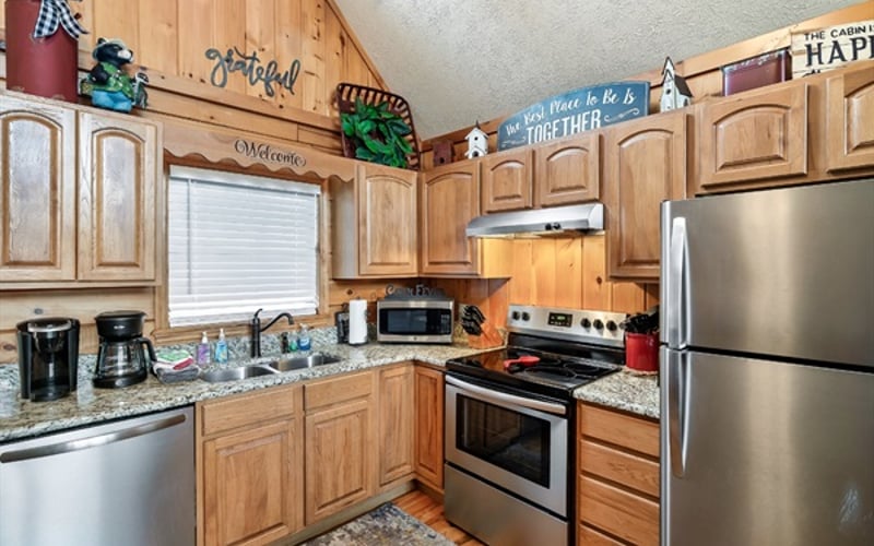 Enjoy a beautifully updated kitchen designed with both style and comfort in mind. Fully stocked with all the essentials you need, it’s perfectly equipped for everything from quick breakfasts to home-cooked dinners, making it easy to feel right at home du  